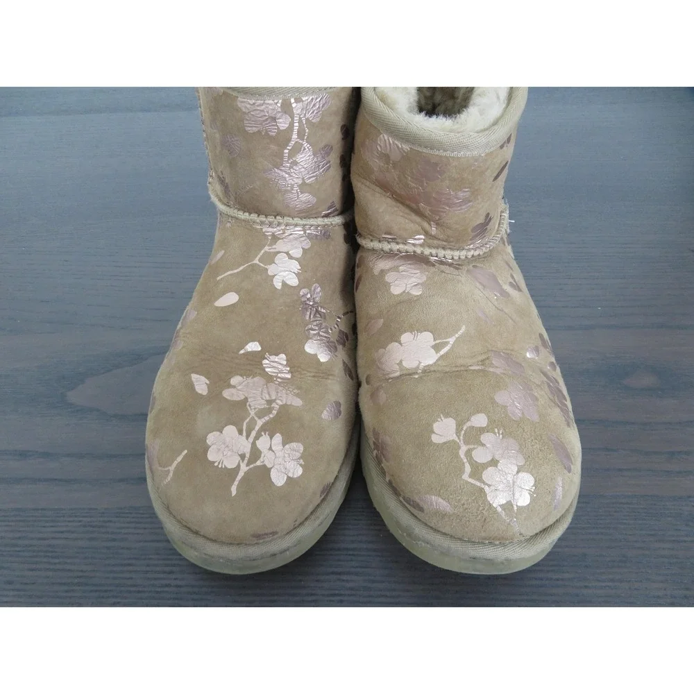 Ugg Mini Floral Boots Womens Size 9 Brown Shearling Ankle Winter 1118163 Classic